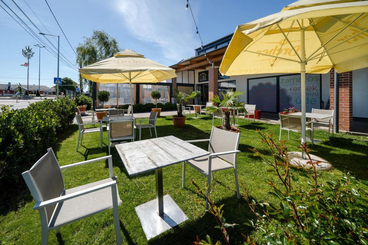 Pipacs Panir & Grill Garden Vendeghaz Hotel Gyorujbarat Exterior photo